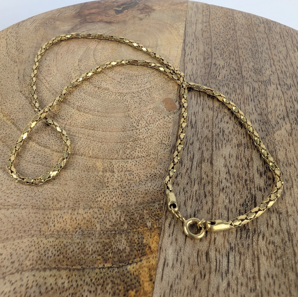 Elegant Gold Necklace